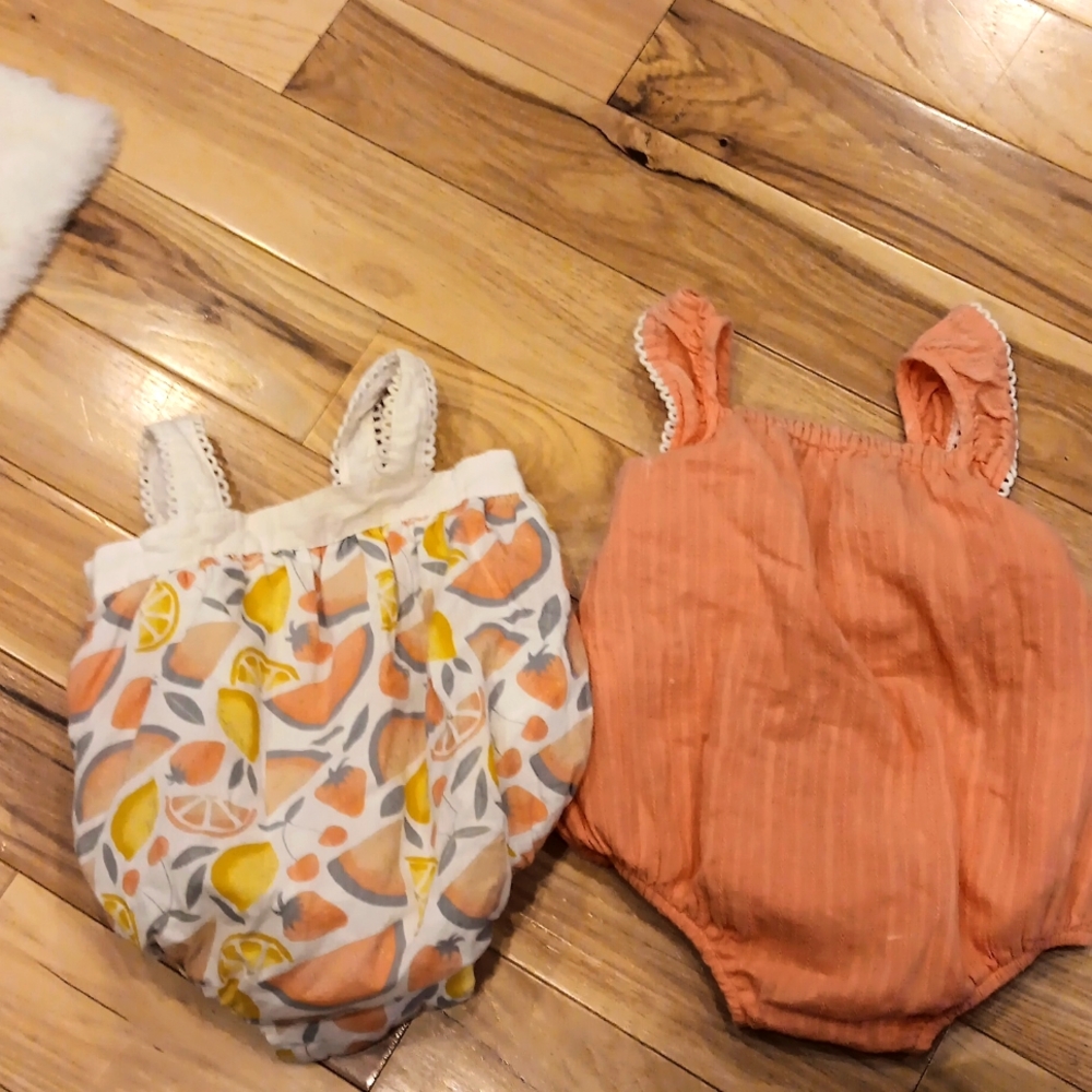 Bundle of 2 Bubble Rompers, Dylan and Abby, one solid color,one patterned😍